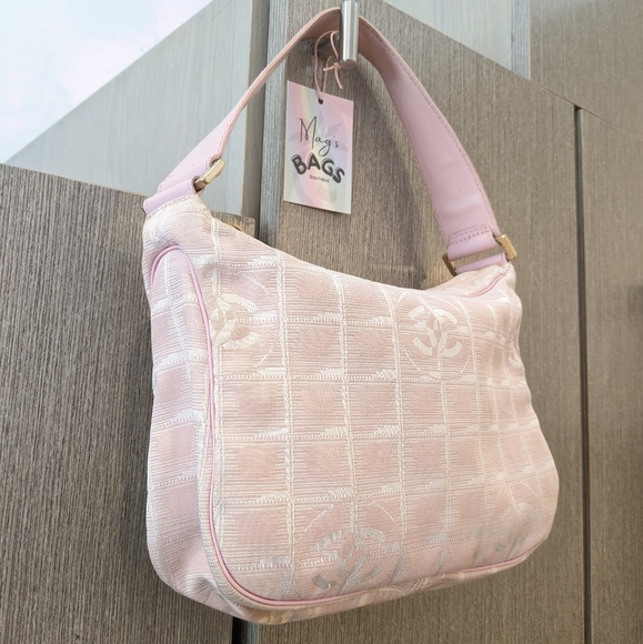 Chanel CC Travel Line Nylon Shoulder Bag (baby pink) 💗 - Picture 4 of 17